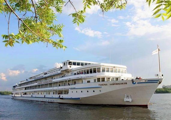 Теплоход-пансионат «Генерал Лавриненков»